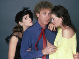 Una chica al rojo vivo en los 80s. El juego de La infidelidad en tiempo de comedia