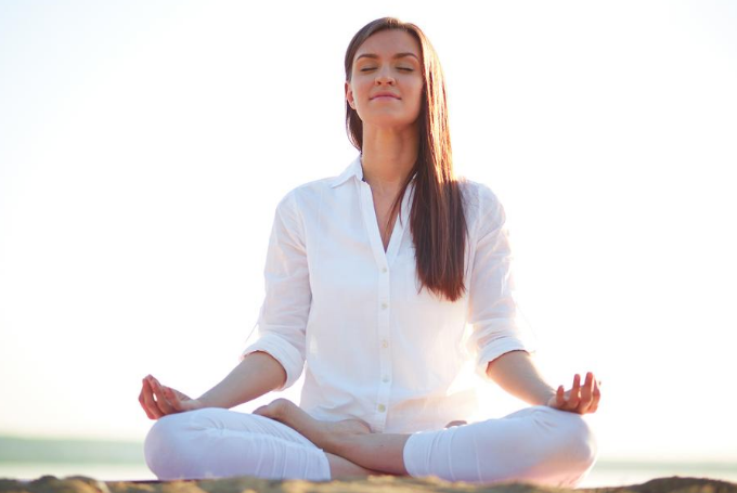 20 posturas de yoga para desarrollar fortaleza física y espiritual.