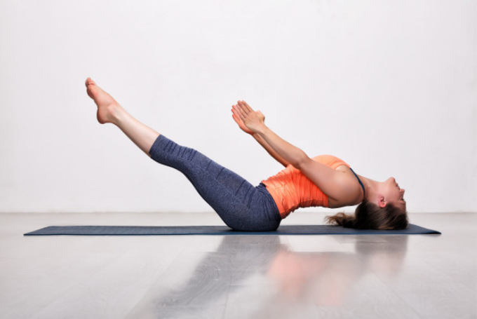 20 posturas de yoga para desarrollar fortaleza física y espiritual.